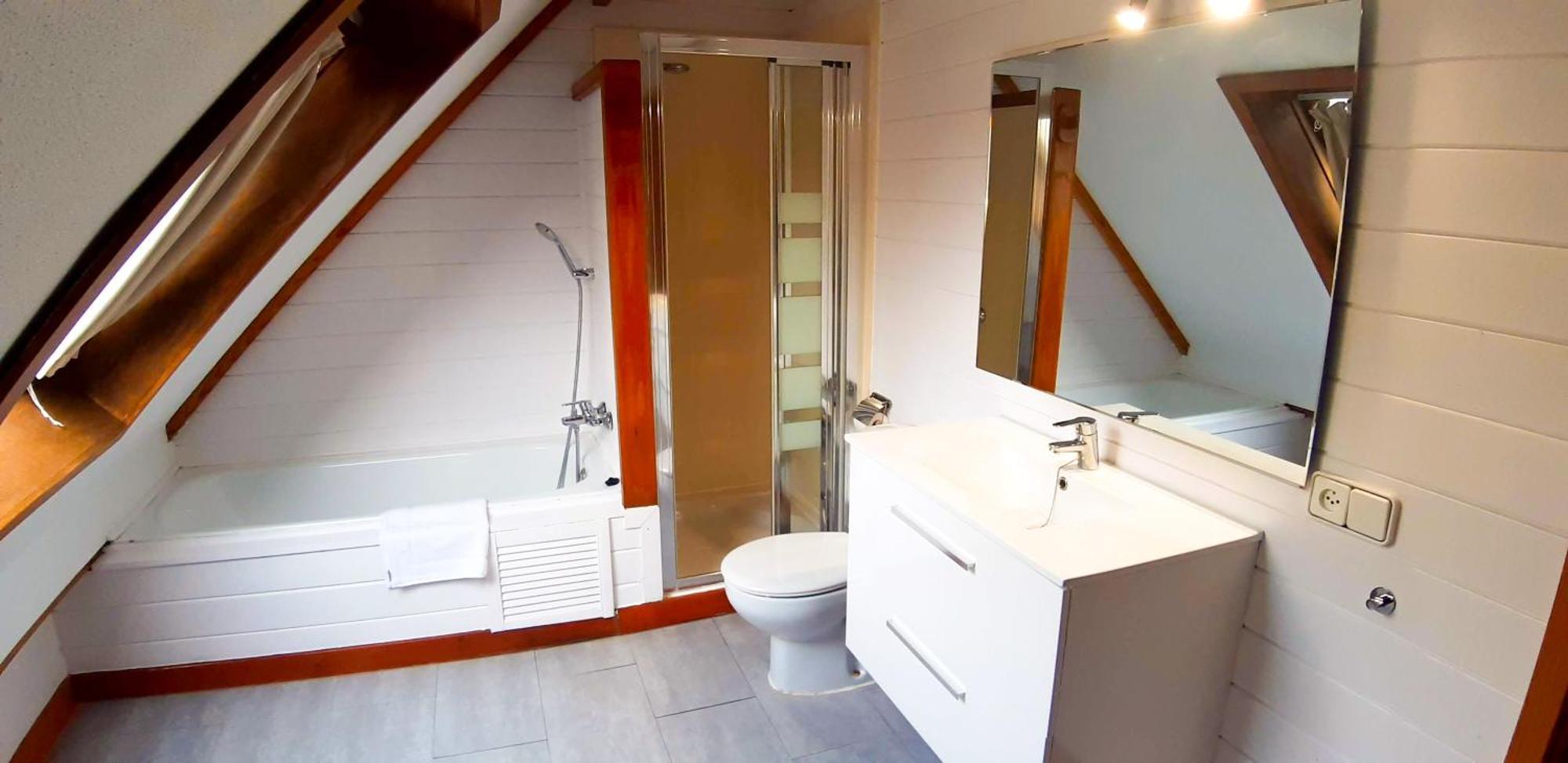 With Pool, Wifi And Smart Tv Ferienhaus