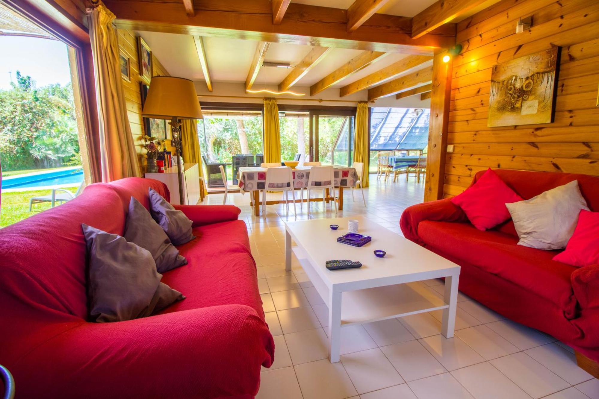 With Pool, Wifi And Smart Tv